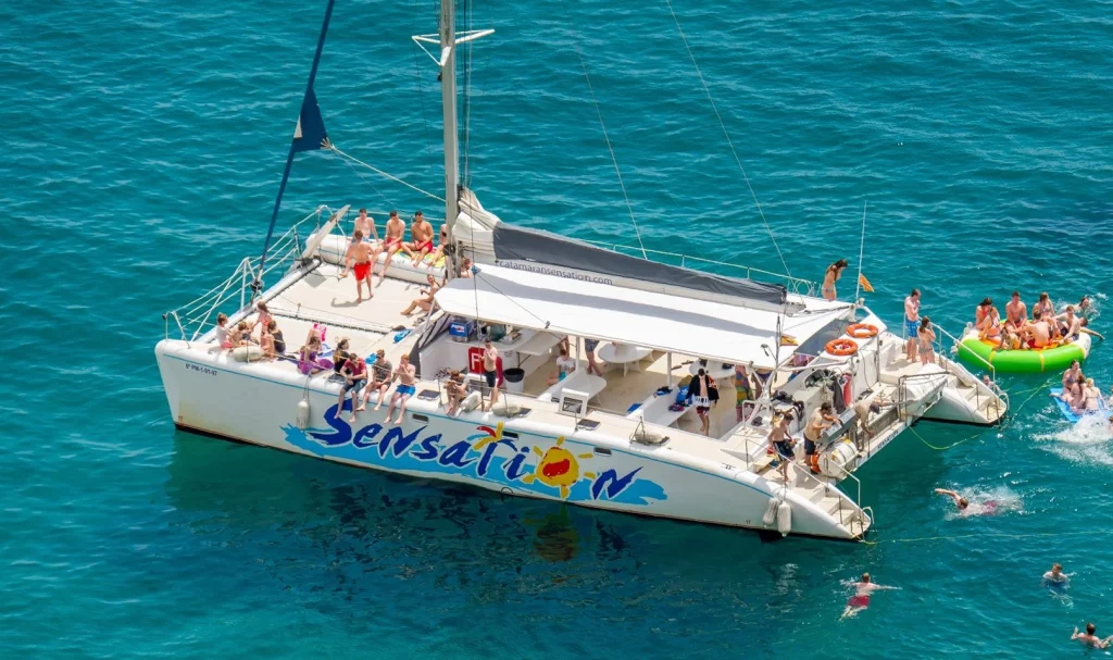 catamaran para grupos en bcn